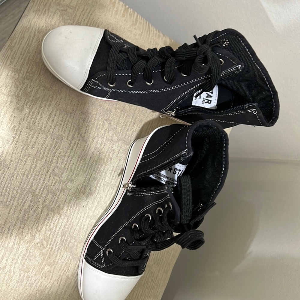 Black yufu star, which tennis shoes never worn